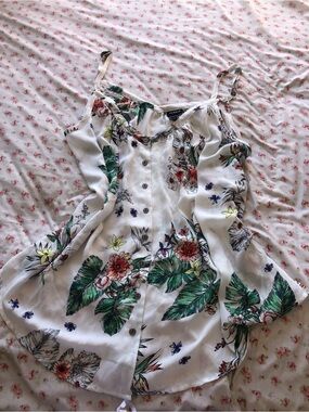 torrid White Floral Button-Front Camisole with Green Leaves